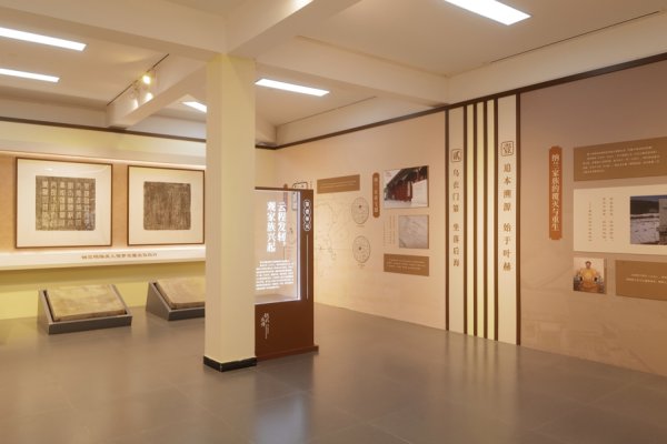 贵丰配资 以石为载体，诉说纳兰成德家族兴衰与历史变迁