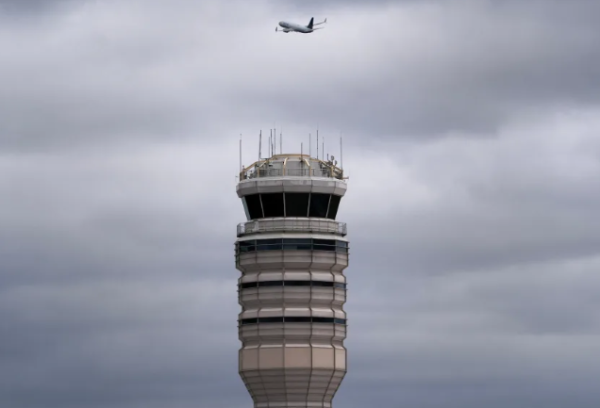金顶配资 美联邦航空管理局：超35处地点存在空管人员配备问题